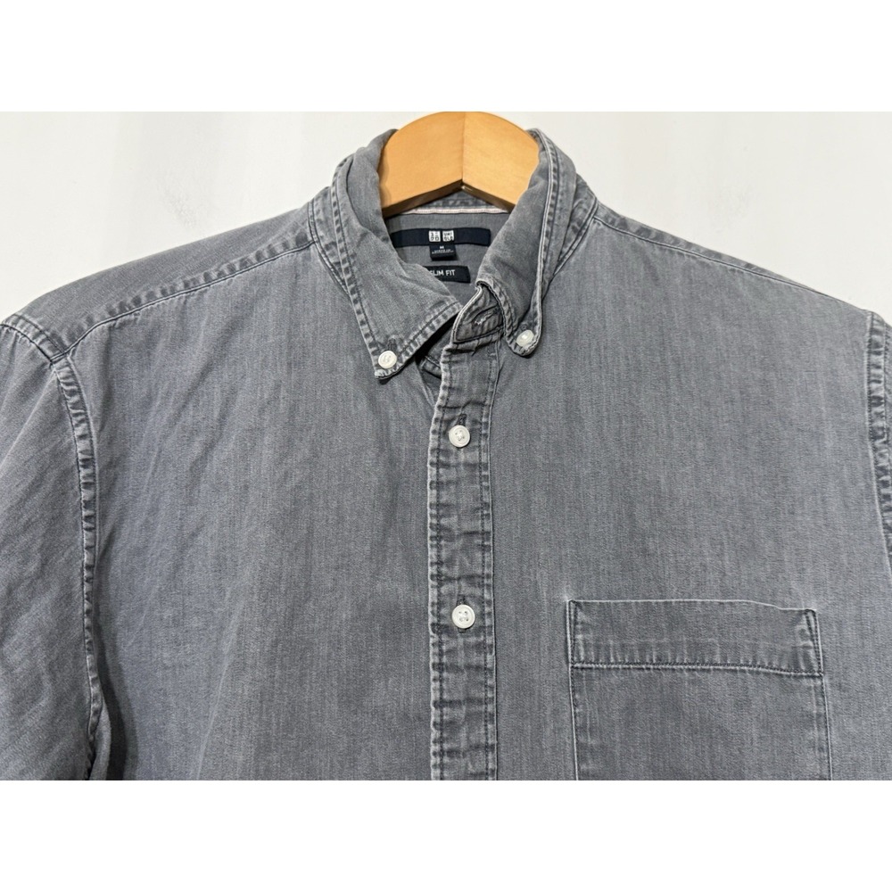 Uniqlo Mens Chambray Shirt Medium Black Faded Denim Gray Long Sleeve Button Down